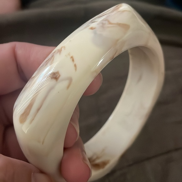 A pair of bangles. Never used. Will look great with any clothes. - Picture 4 of 4
